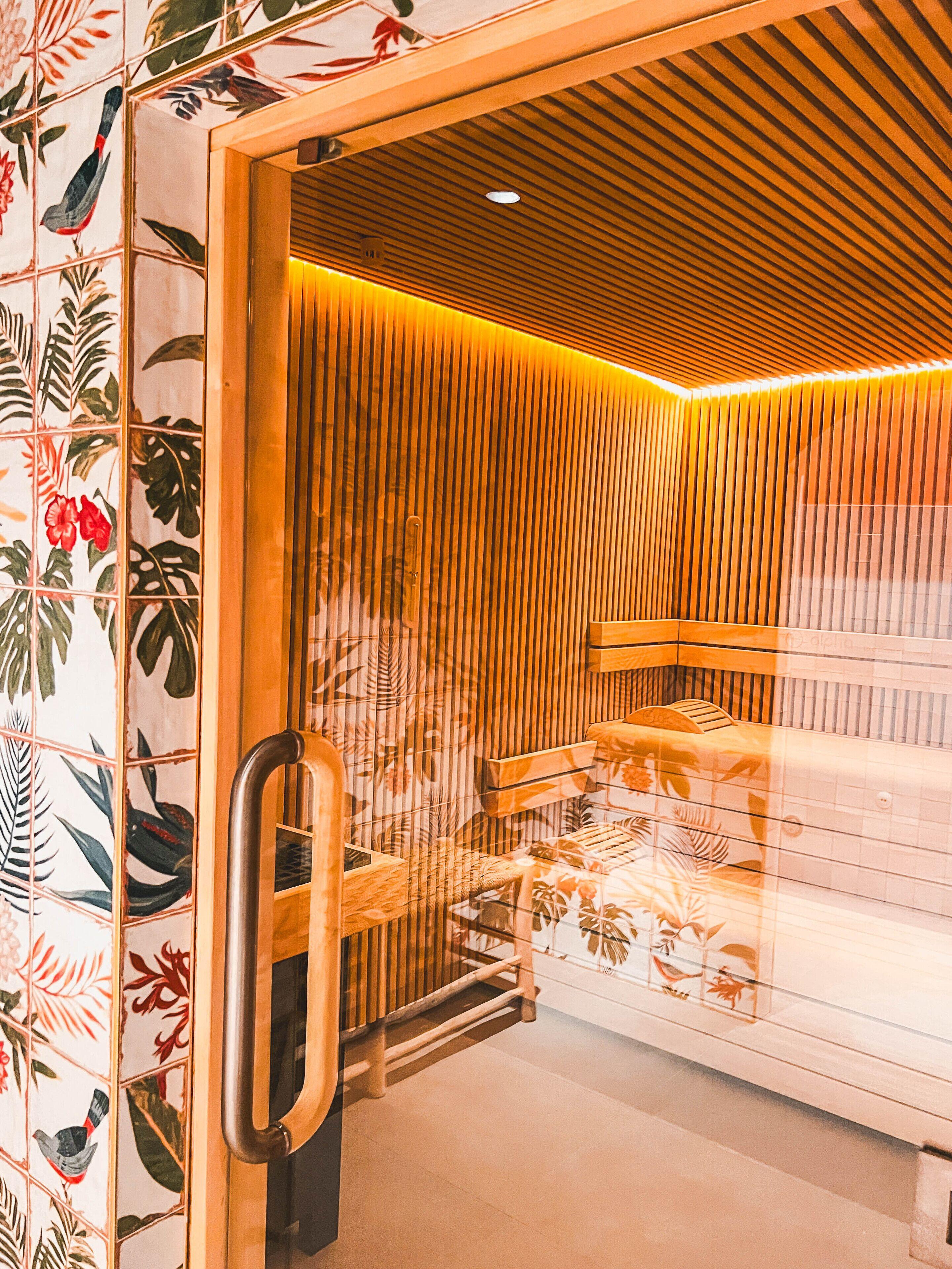 Hotel Bloom House & 4*